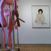 Susanne von Bülow - Nagellacklackiererin und Skulptur Helena Hartmann - ausstellungsansicht